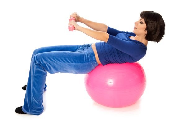Ejercicio terapeutico suave con pelota